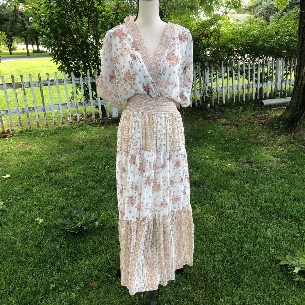 Q+A Women’s Boho Tiered Feminine Contrast Floral Pattern Size L Maxi Dress